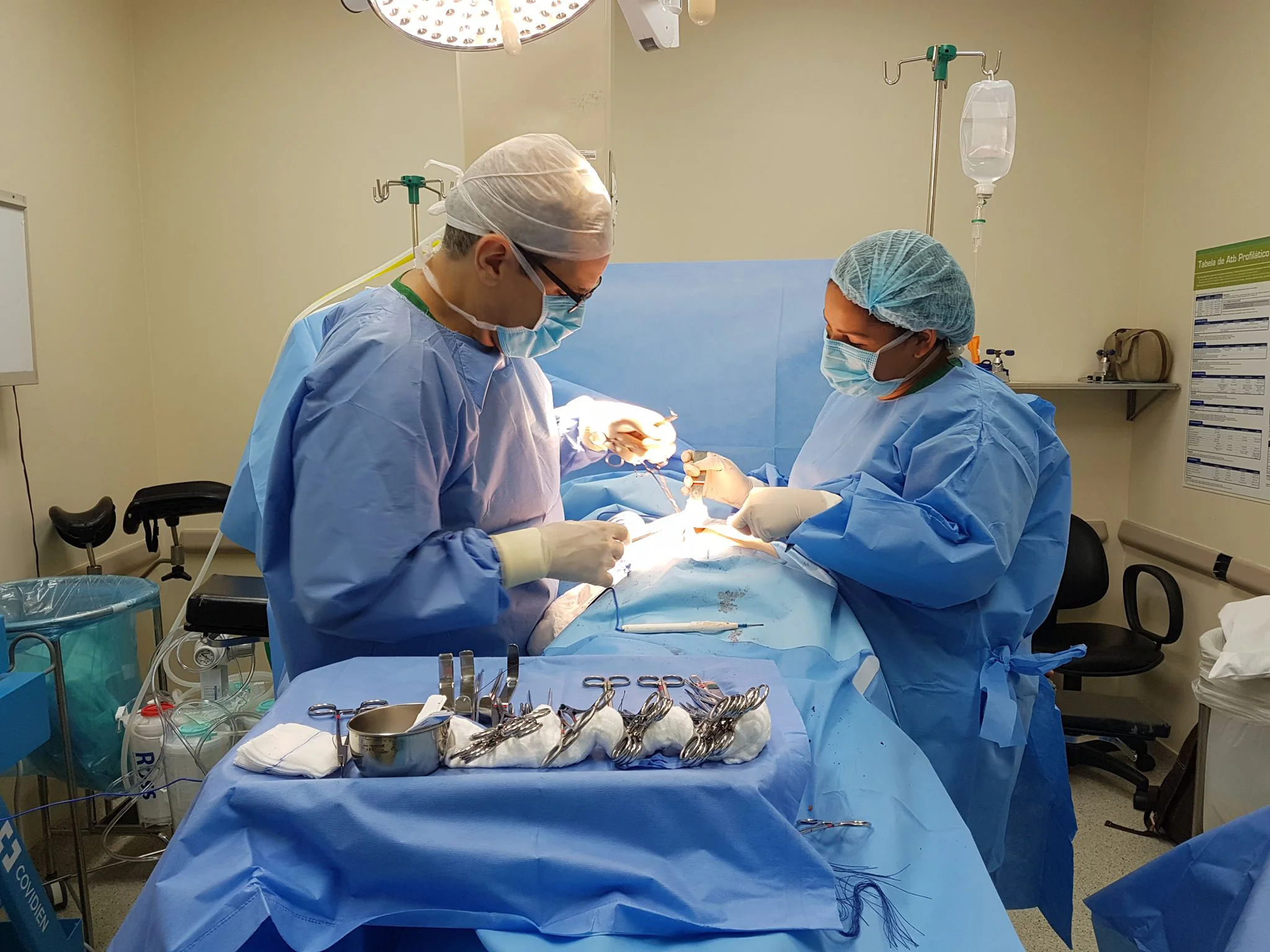 Centro cirúrgico equipado para videolaparoscopia e cirurgia robótica
